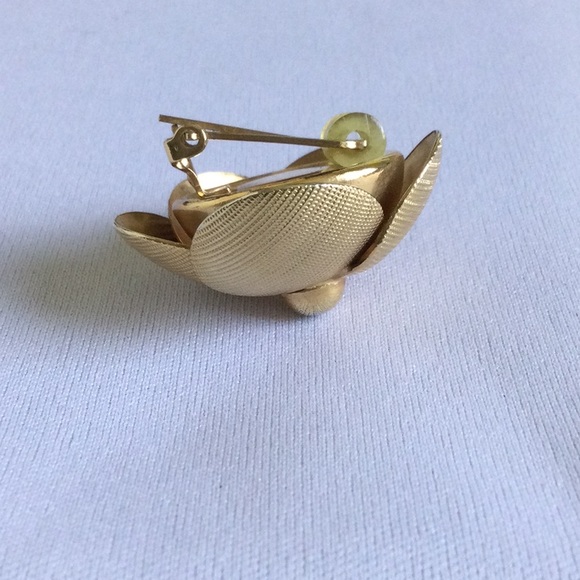 Vintage Flower Clip On Earrings - Picture 2 of 5